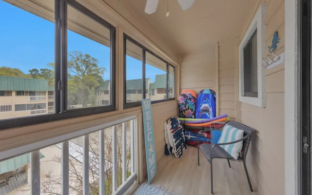 Beachy Days Escape - Cozy Haven Steps From Beach!