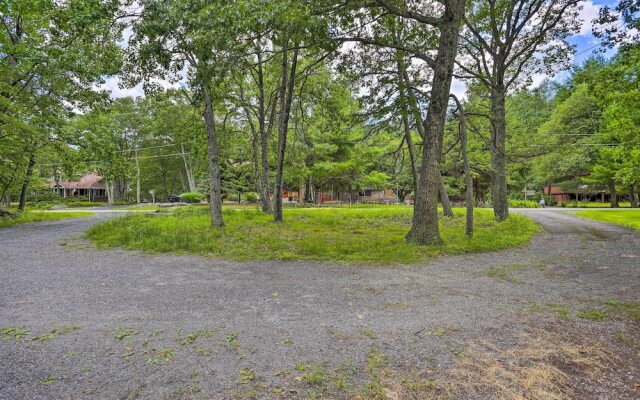 Bushkill House w/ Deck & Community Amenities!