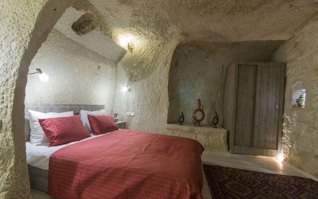 Bedrock Cave Hotel - Adults Only