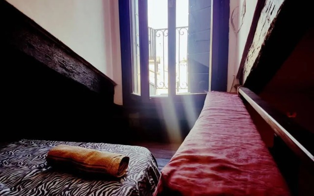 Large Top 3 Rooms Flat Central Rialto