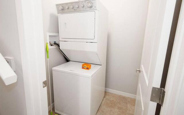 Modern and Comfortable Townhouse in South Winnipeg