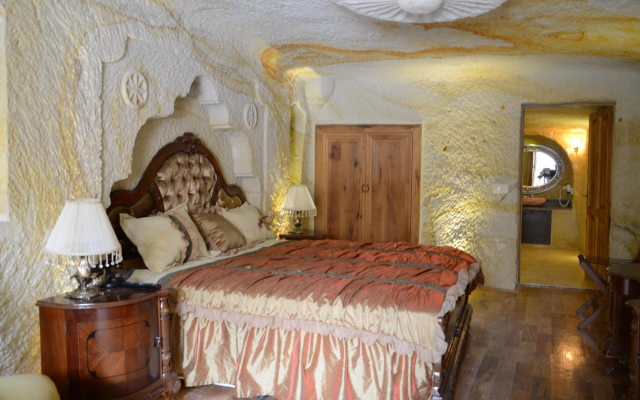 Golden Cave Suites