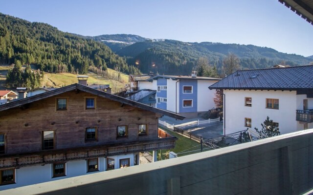 Pleasant Apartment With Ski Storage,balcony, Garden, Parking