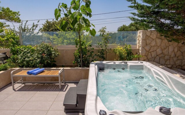 Awesome Home in Rab With Jacuzzi, Wifi and 1 Bedrooms