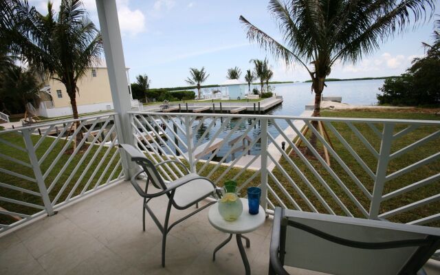 Islander Bayside Villas and Boatslips