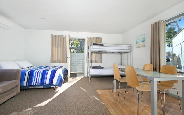 Huskisson Holiday Motel Cabins