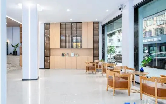 Longgang Hongmao Film Hotel