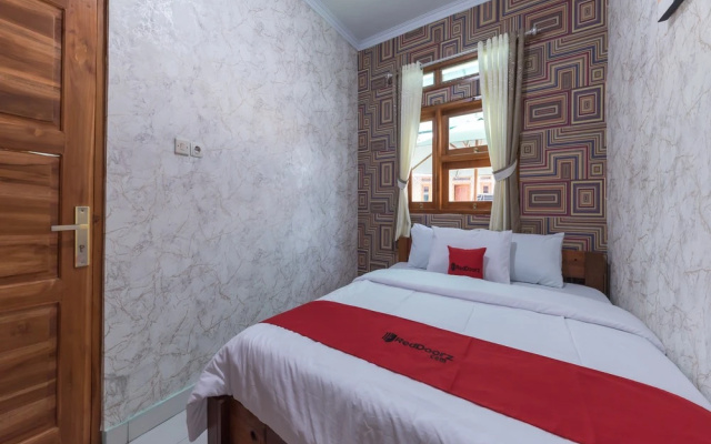 RedDoorz at Villa de ZamZam Ciater(RedDoorz at Villa De ZamZam Ciater)
