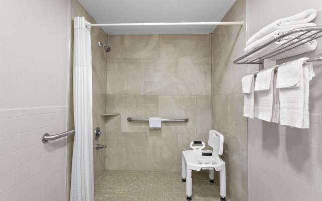 Days Inn by Wyndham St. Petersburg Central