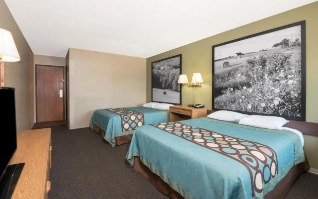 Super 8 By Wyndham Milbank