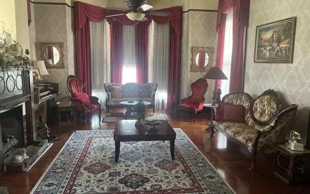 Grand Gables Inn Bed & Breakfast