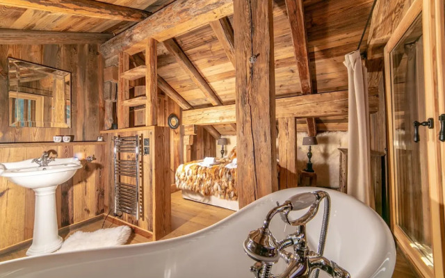 Kashmyre Chalet Luxe Chauffeur Sauna