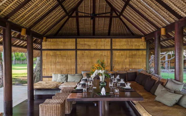 Sira Beach House