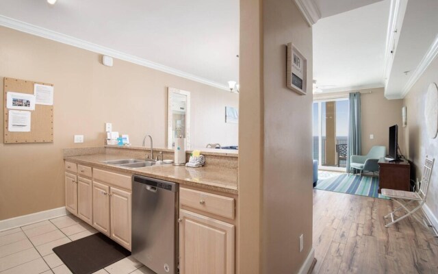 Large Balcony! Gulf Front Master Suite! Many Amenities On-site!