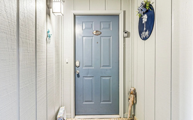 On-the-beach Escape: Oceanfront in Surfside!