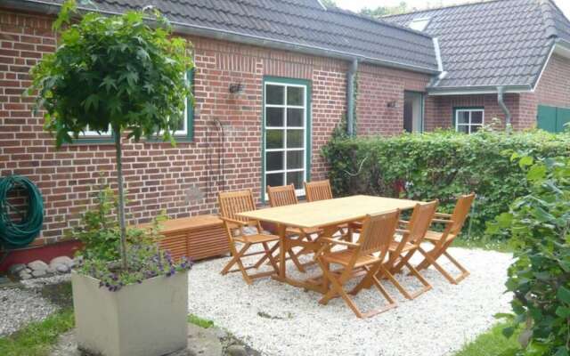 "luv With Shed" in House Smaswai 10