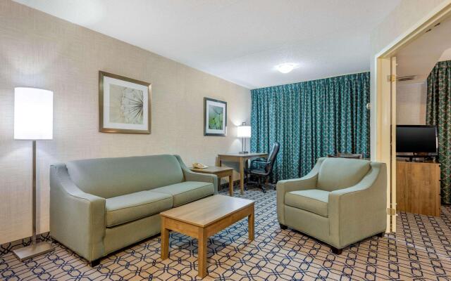 Quality Suites Whitby