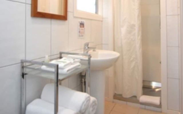 Frimley Lodge Motel