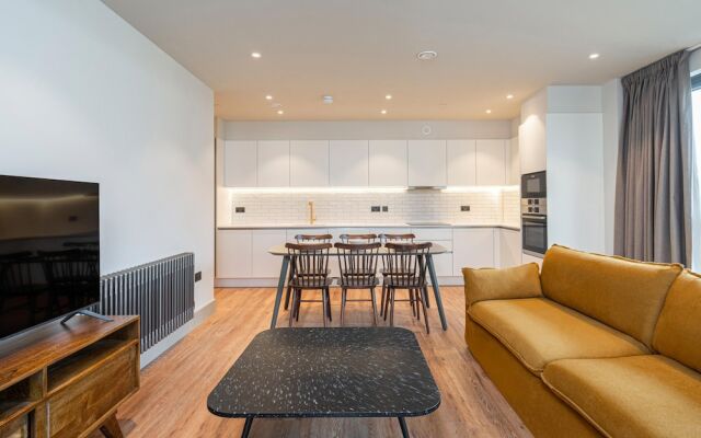 Spacious Flat in North London