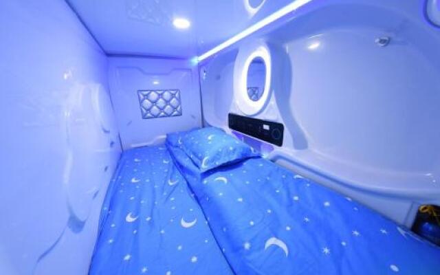 You Wo capsule Hostel