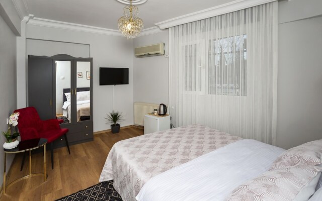8 Rooms House