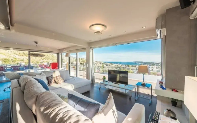 Sea View Apartment with Hot Tub & Sauna