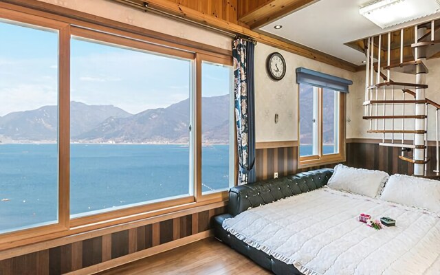 Namhae Seamaru Pension