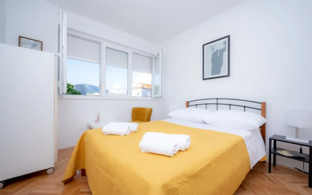 Billie Holiday apartment with balcony