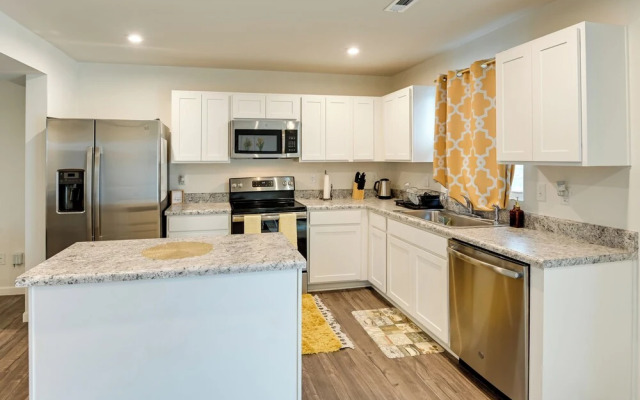 Pet-friendly Nashville Townhome: 10 Mi to Dtwn