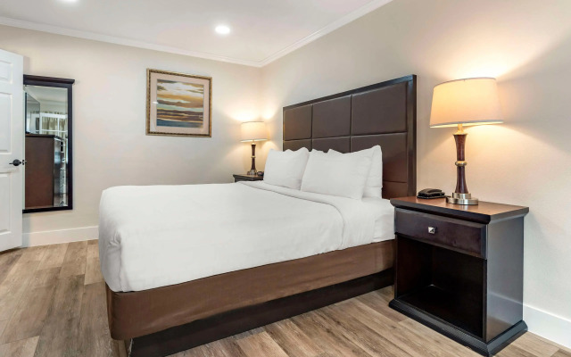 Best Western Carmel's Town House Lodge