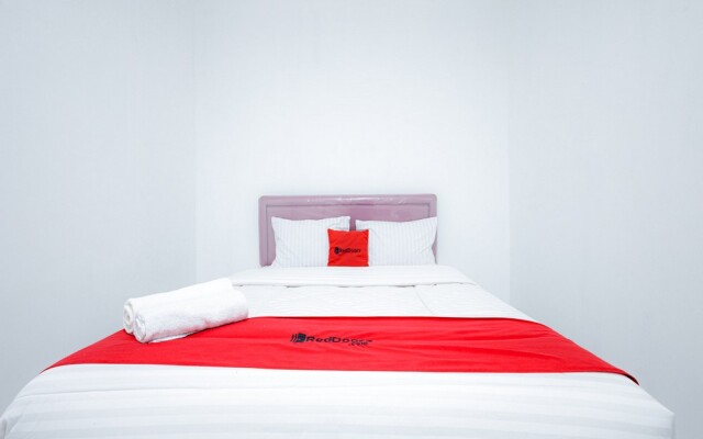 RedDoorz near Jalan Cikini