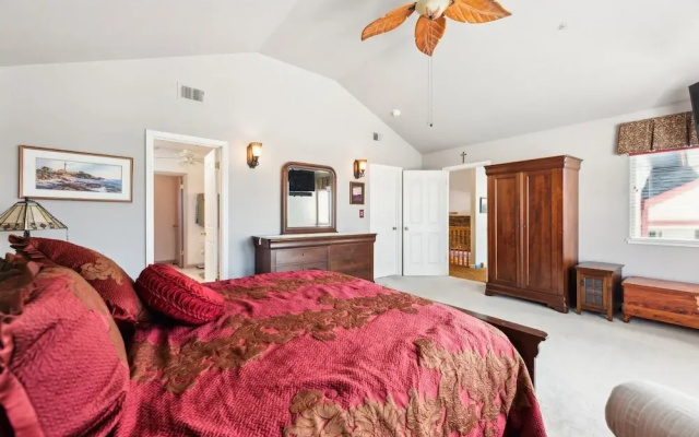 Coastal Getaway 5 Bedroom Home