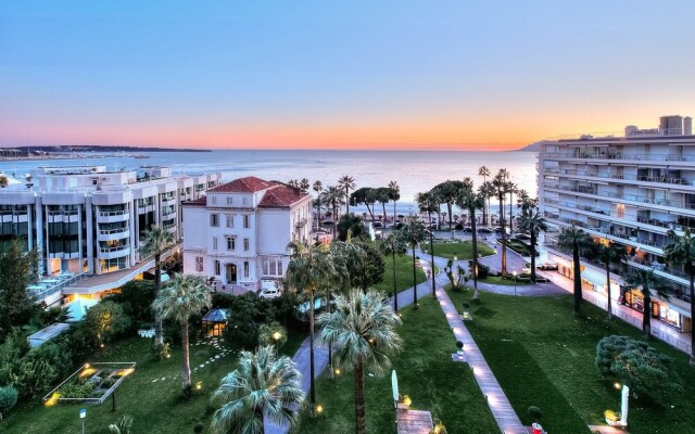 Vaste appartement Croisette vue mer