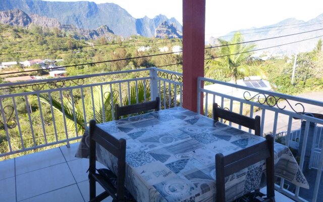 House With 2 Bedrooms in Cilaos, With Wonderful Mountain View and Encl