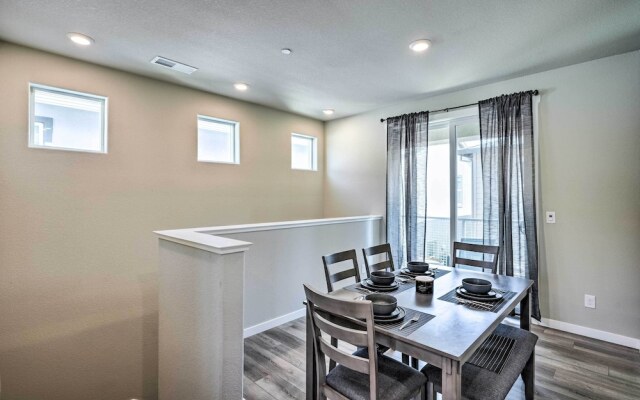 Pet-friendly Elk Grove Retreat w/ Balcony!