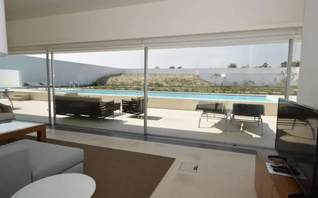 Morden Archictectural Villa In Lisbon
