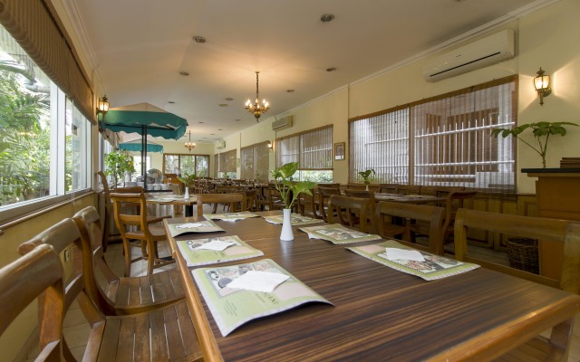 RedDoorz Plus near GBK Senayan