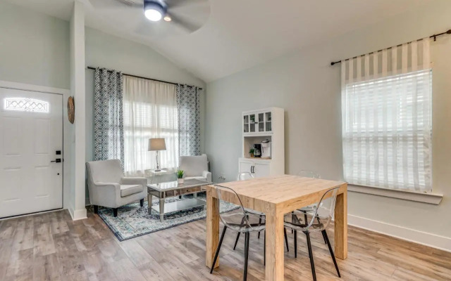 1 Mi to Dtwn: Pet-friendly Pensacola Getaway!