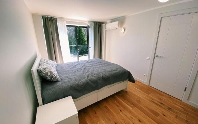 Albatross Mini - 2 Room Seaside Air-conditioned Apartment with Balcony