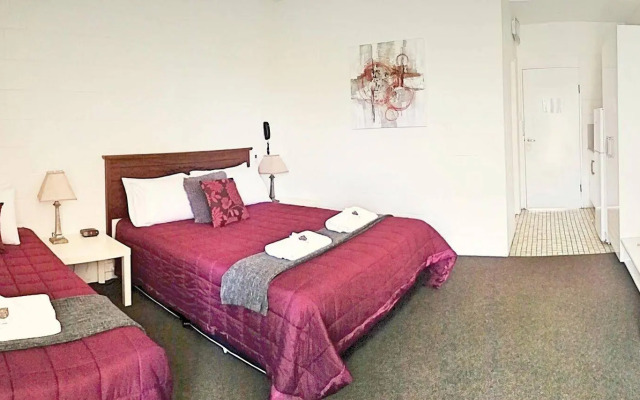 Aaron Motel