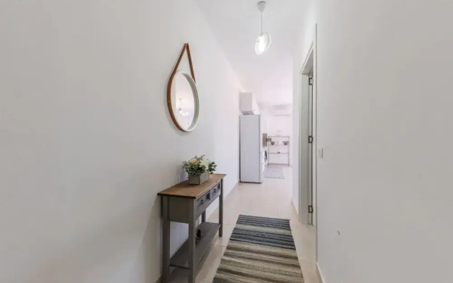 Urban Scene - Free Parking