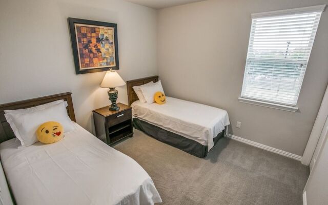 Beautiful furnished 3 bedroom Allen Home