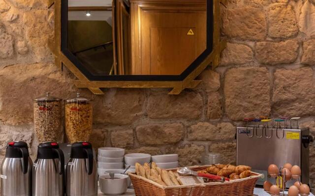 Dauphine Saint Germain Hotel