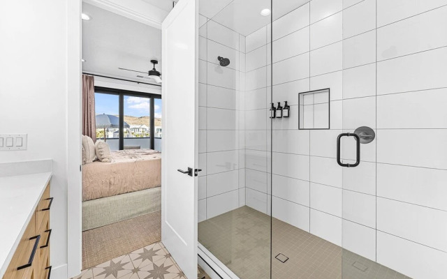 Sunny Days 7 Bedroom Home