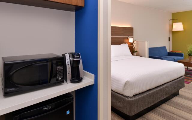 Holiday Inn Express & Suites Salem, an IHG Hotel