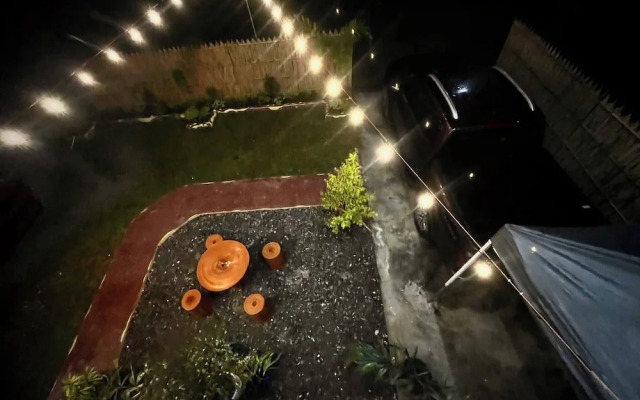Bloomstone Urban Chill Cabin