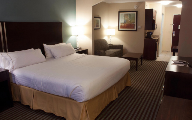 Holiday Inn Express & Suites Youngstown West - Austintown by IHG