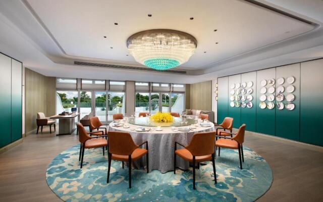 Xiamen International Seaside Hotel (hotel corridor leads to the stone exhibition hall)