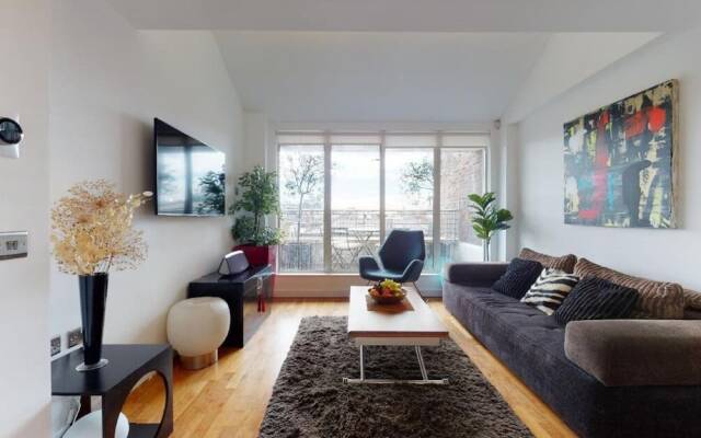 Short let - Penthouse Apartment With West-facing Terrace