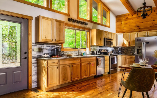 3-MasterSuites-GorgeousViews-GameRm-HotTub-Gburg7min-Ober5min-Bears!